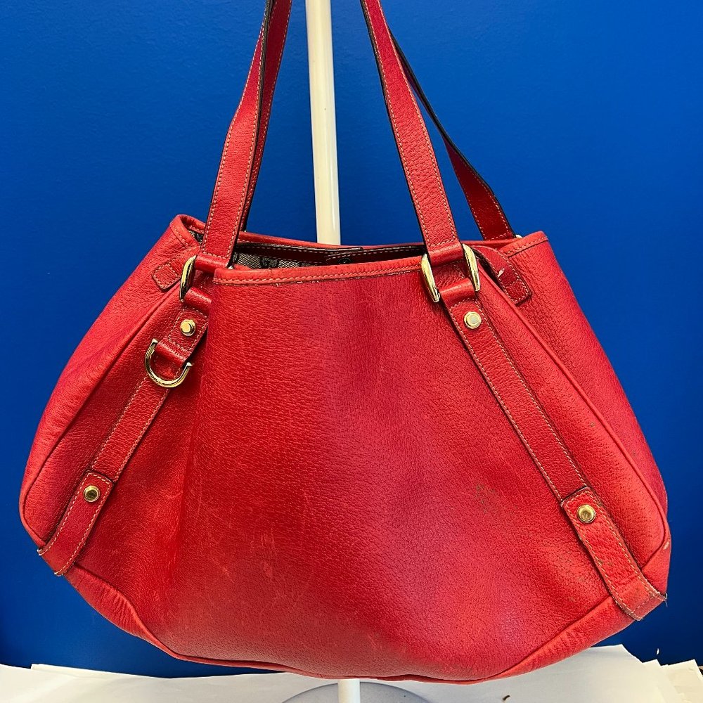 Gucci sholder bag pre own /red color